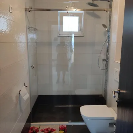 Marija Max アパート マカルスカ